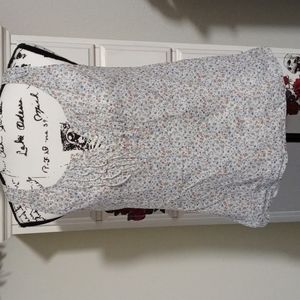 Dainty flowers on super cute tank